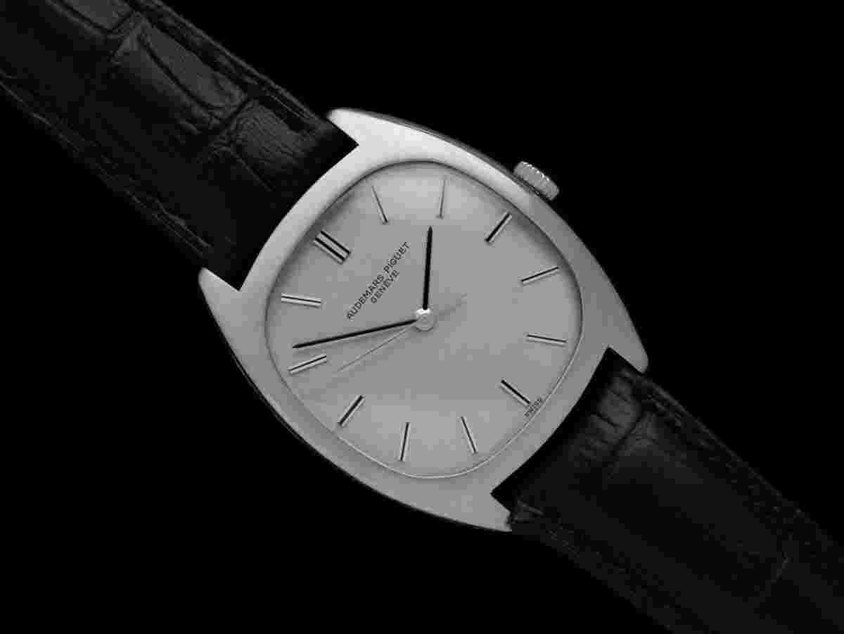 Audemars Piguet
c. 1970 Vintage Very Rare Mens Gerald Genta Designed Ref. 5369 Steel Watch - 200 Movements