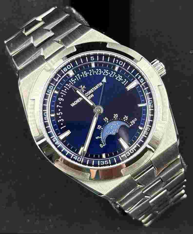 Vacheron Constantin Overseas
Moonphase Retrograde Date