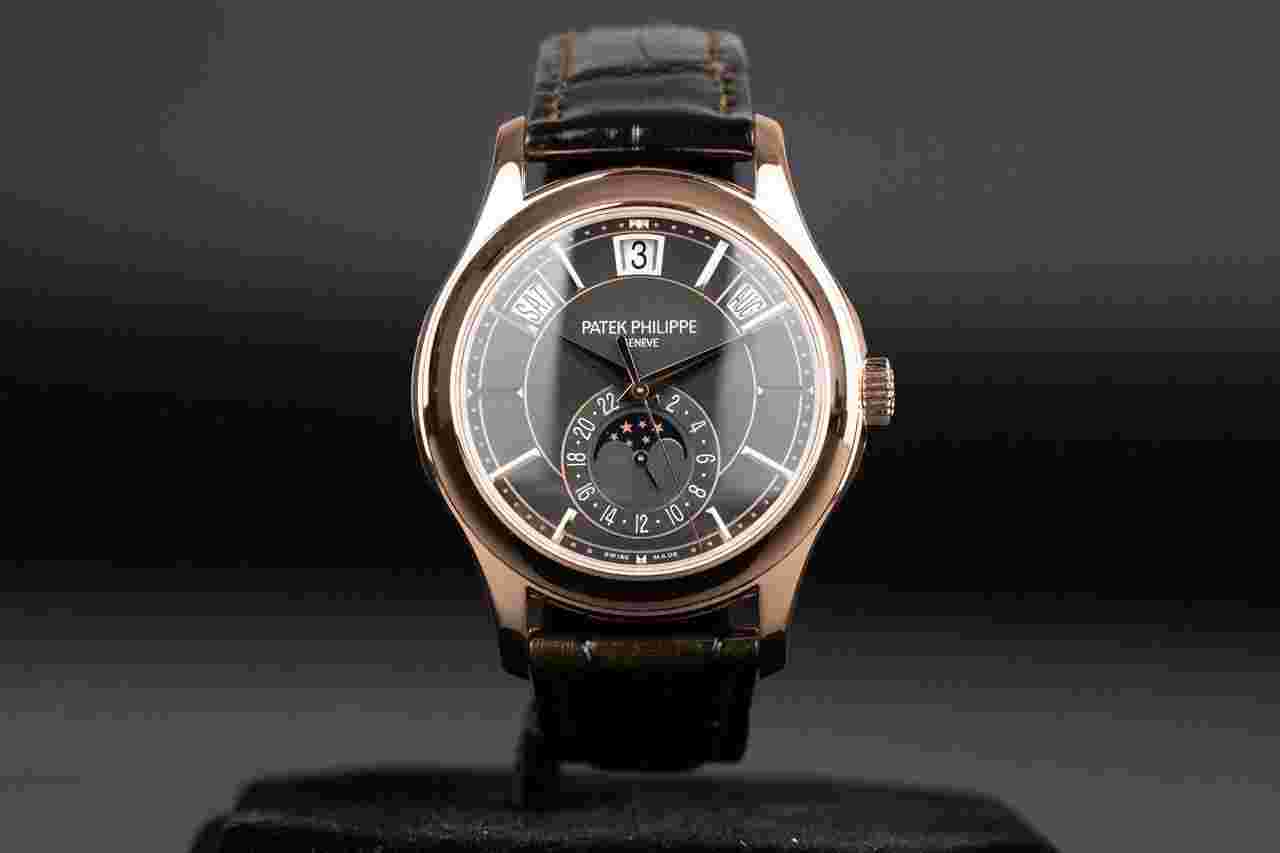 Patek Philippe Annual Calendar
5205R Complications Annual Calendar Moonphase
