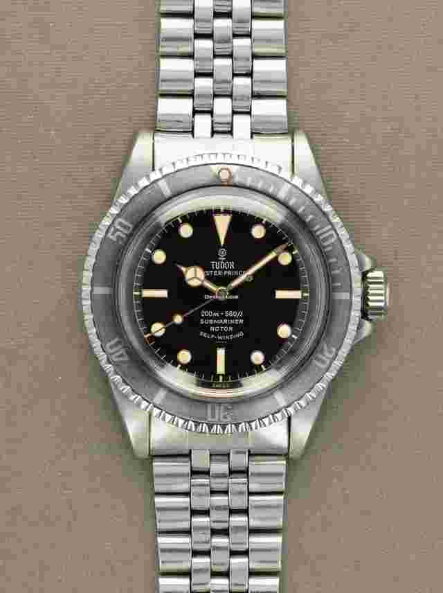 Tudor Submariner
                           
                                 Ref. 7928 - 'Gilt Underline Chapter Ring'