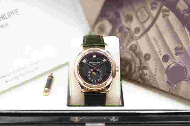 Patek Philippe Annual Calendar
                           
                                 5205R-011
