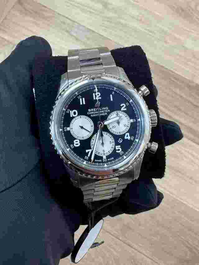 Breitling Navitimer 8
                           
                                 B01 Chronograph 43 NEW