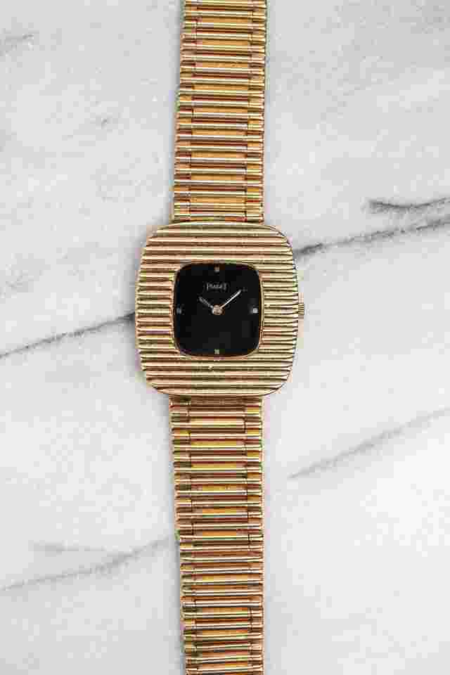Piaget
Reference 99021 Vintage 1980s Manual Wind 18K Yellow Gold Onyx Dial 32mm Case