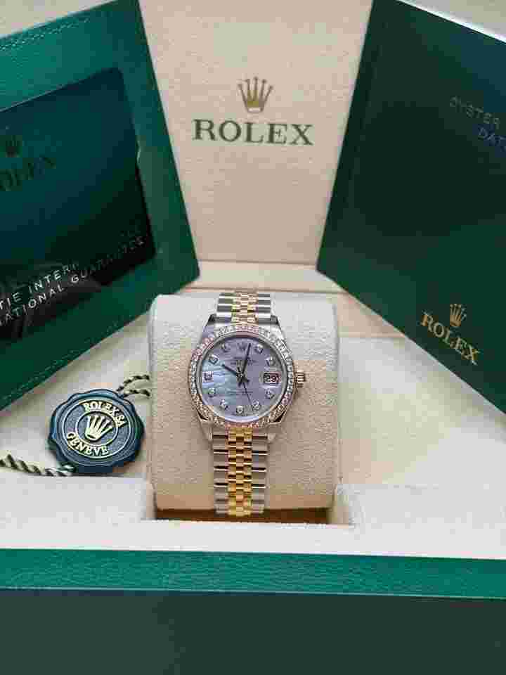 Rolex Lady-Datejust
                           
                                 28 MOP Diamond Dial Two Tone Yellow Gold Diamond Bezel Jubilee