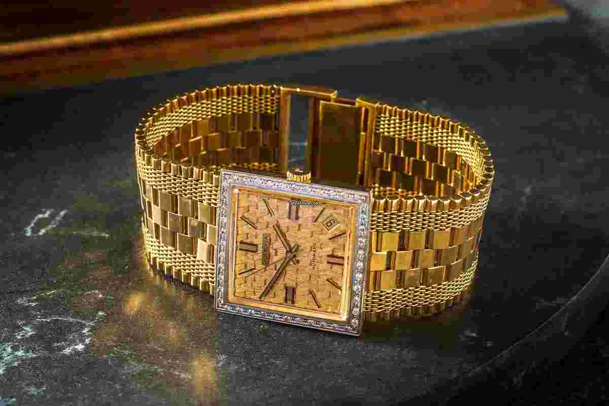 Juvenia
                           
                                 Vintage Automatic Date 18k Gold Weight ~89g Diamonds 30mm