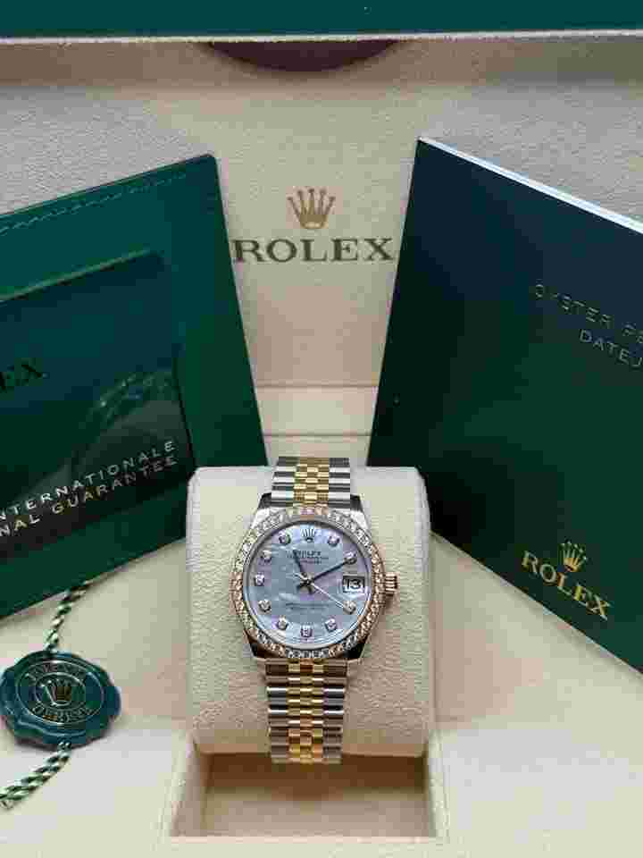 Rolex Datejust 31
                           
                                 Mother of Pearl Diamond Dial Two Tone Yellow Gold Diamond Bezel Jubliee