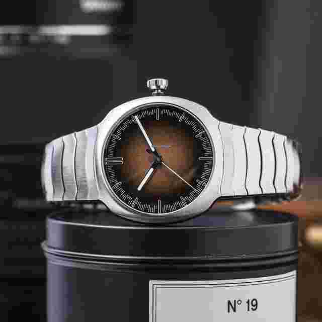 H.Moser & Cie.
                           
                                 Streamliner Centre Seconds 40 mm ref. 6200-1207