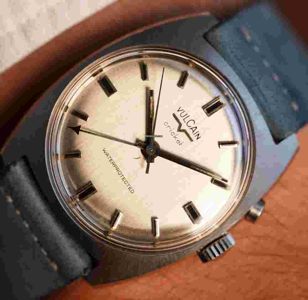 Vulcain Cricket
"Waterprotected" Reference S2325B