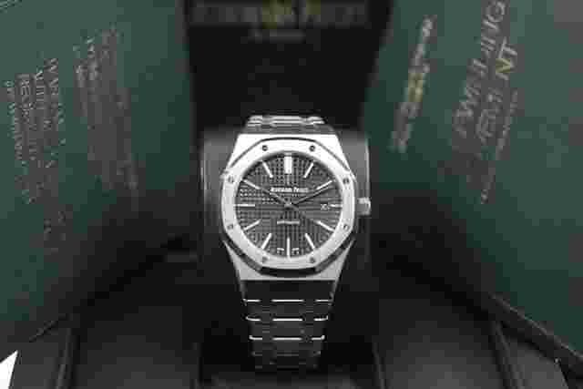 Audemars Piguet Royal Oak Selfwinding
                           
                                 41mm (15400ST)