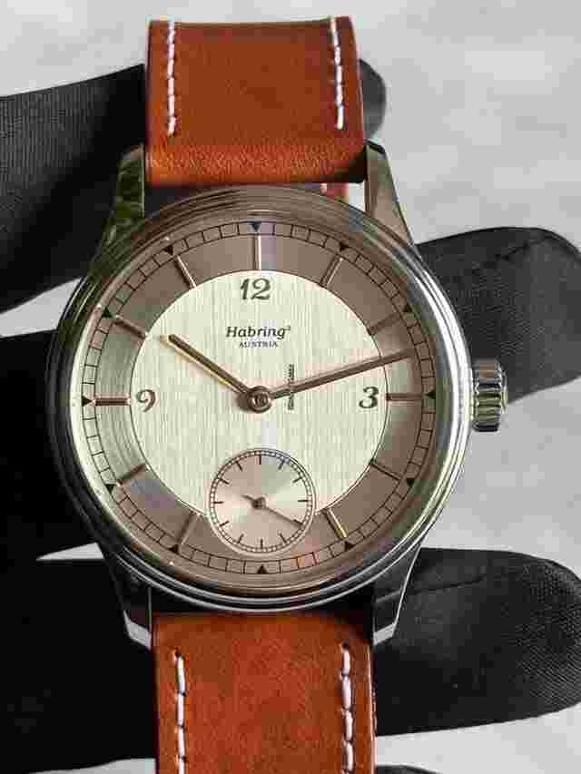 Habring²
                           
                                 TimeOnly 00-200X Prototype Small Seconds Manual Silver Stainless Steel 42mm 2004 PAPERS