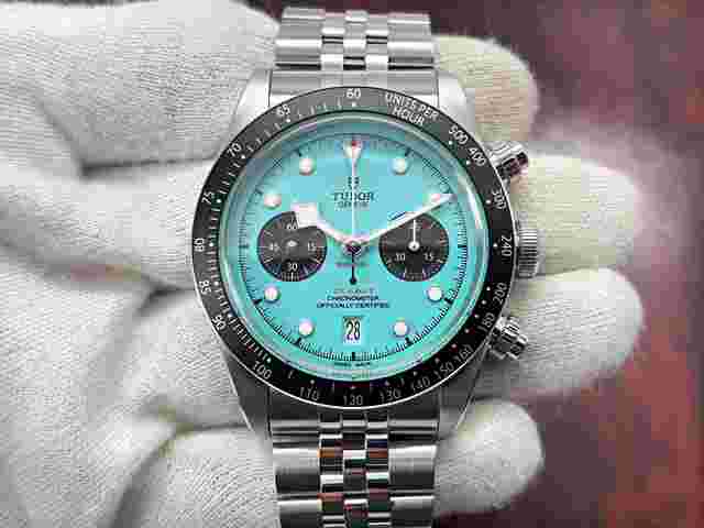 Tudor Black Bay Chrono
                           
                                 Flamingo Blue 2025 Turquoise Dial Stainless Steel Bracelet 79360N