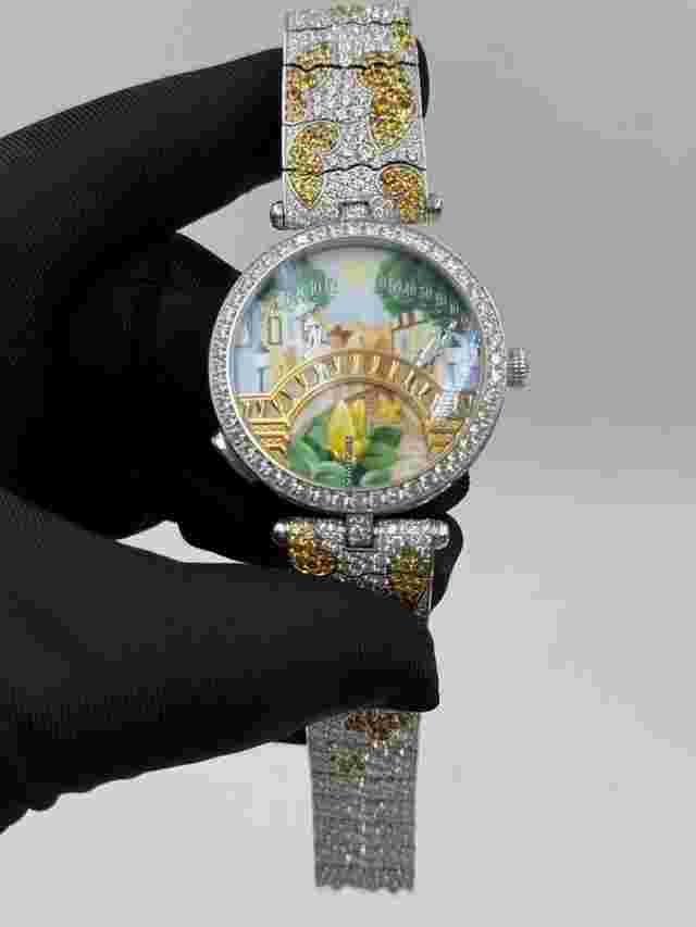 Van Cleef & Arpels
                           
                                 VCARO8U100