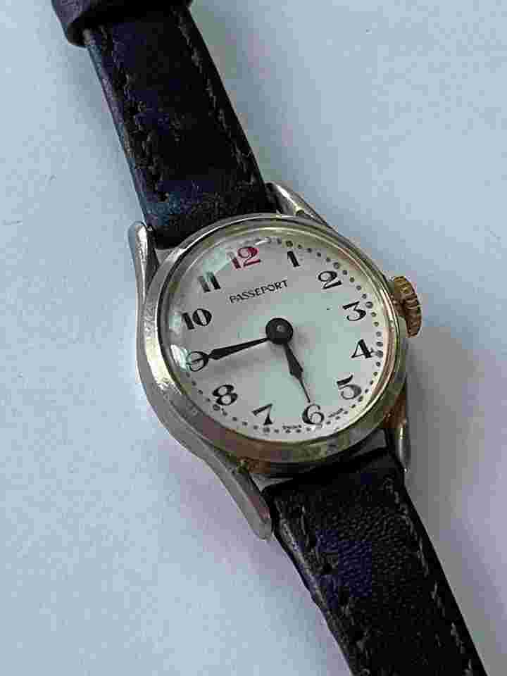 Passeport Stainless Steel Red 12 Ladies Vintage Swiss Made