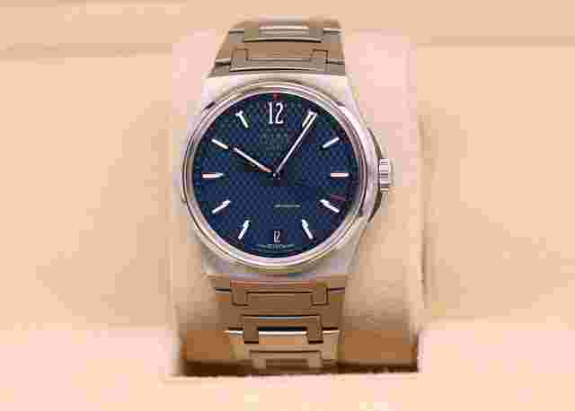 Czapek
                           
                                 Antarctique Passage de Drake Deep Blue Dial