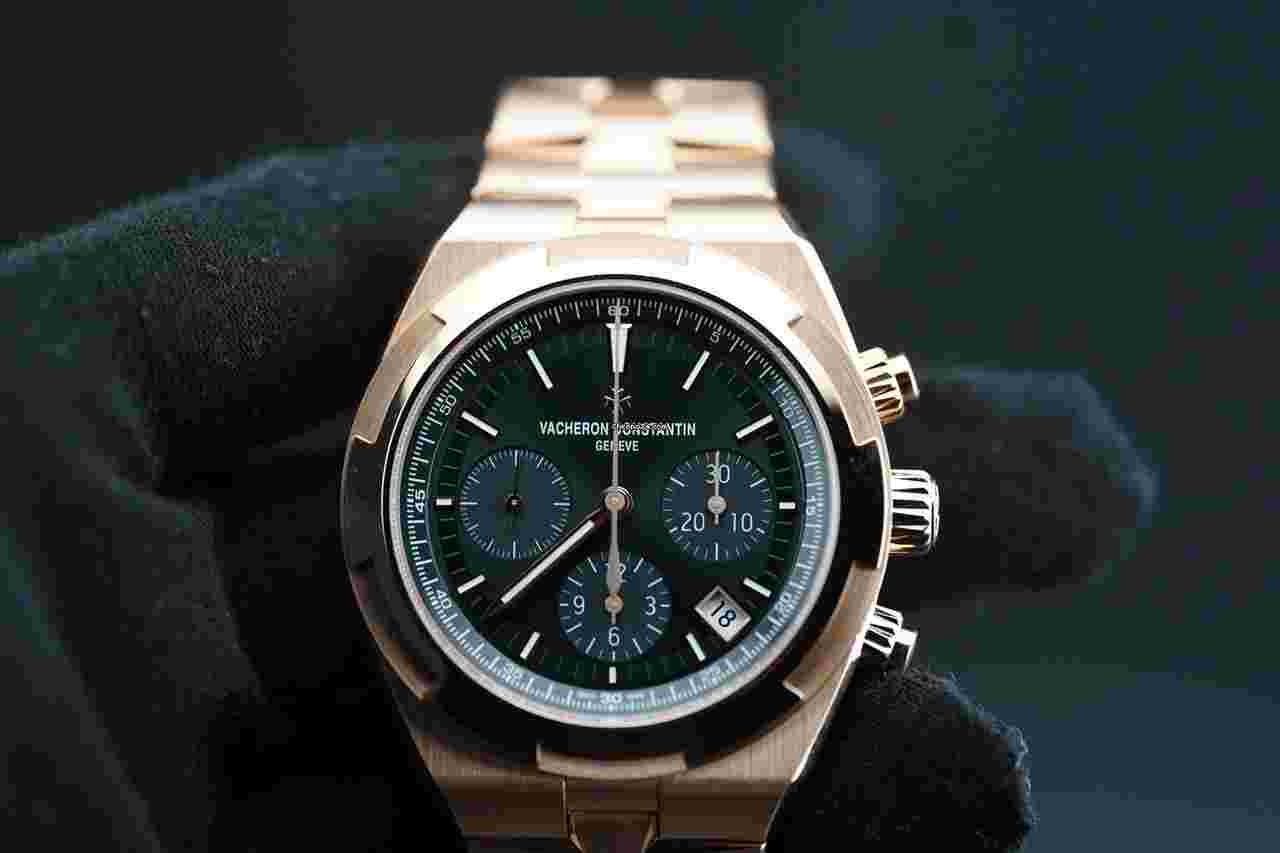 Vacheron Constantin Overseas Chronograph
42.5mm 5520V/210R-B966 – New with Full Kit