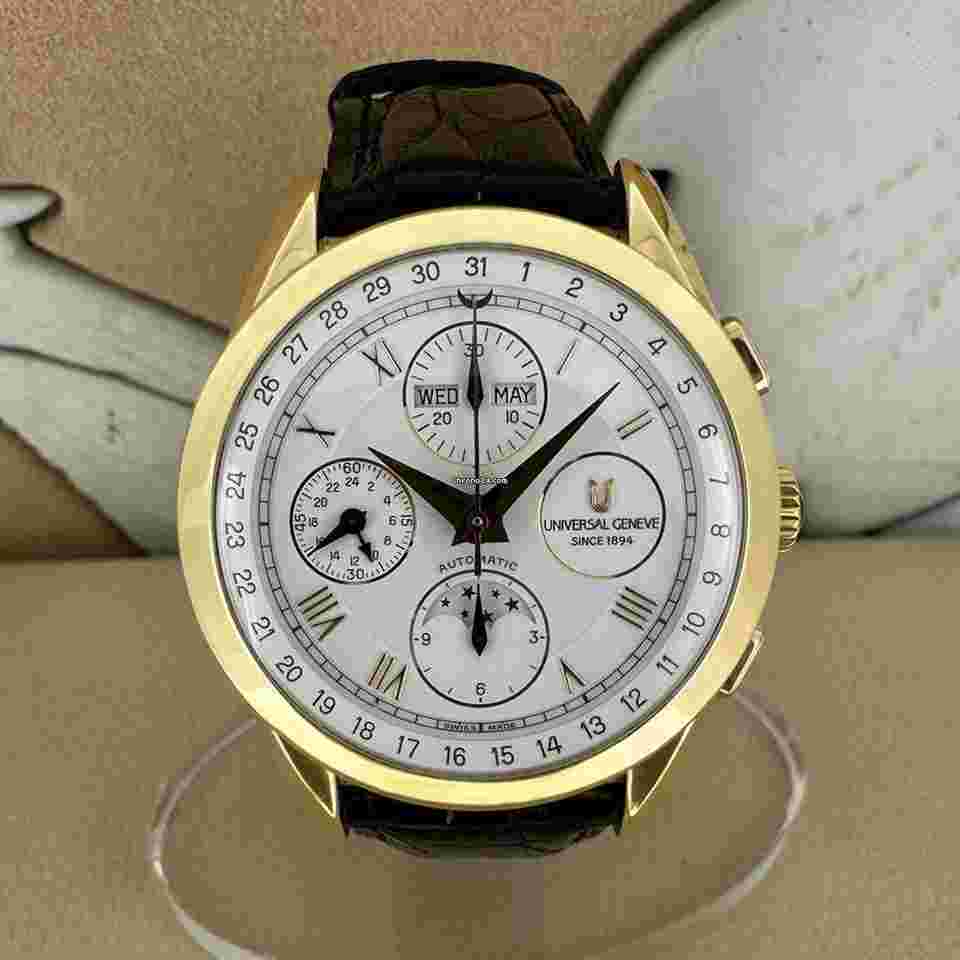 Universal Genève
Chronograph Triple Date Moonphase