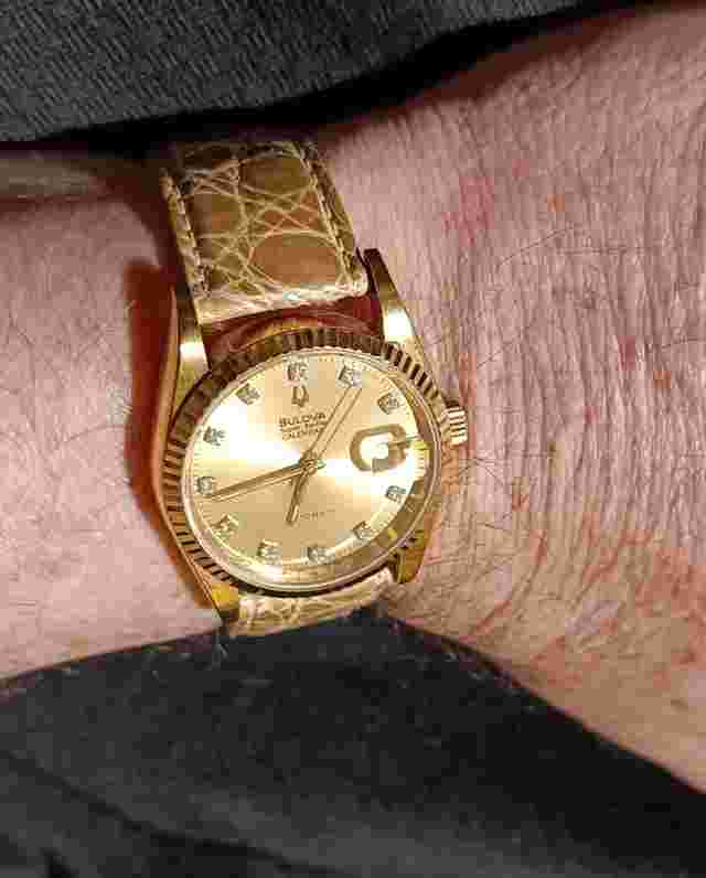 BULOVA Super Seville Calendar Automatique – Or & Diamants Super Seville Automatique BULOVA Super Seville Calendar Automatique – Or & Diamants 