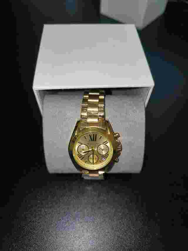 Michael Kors Gold NUEVO con caja original e instrucciones precio negociable