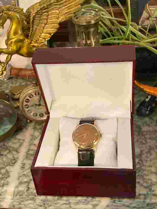 Eska Montre Eska automatique “Bumper” or 18 K : Ébauche A. Schild ( Idem Style Amphibian 600 en AS 1382 N) calibre AS 1171 — années 1940/50 OR 18K Ébauche ““Other Model” (Référence non standardisée) 