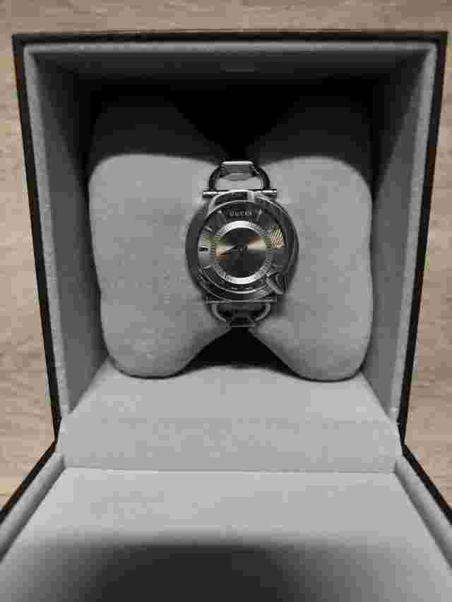 Gucci chiodo Montre Chiodo en acier argenté - Gucci