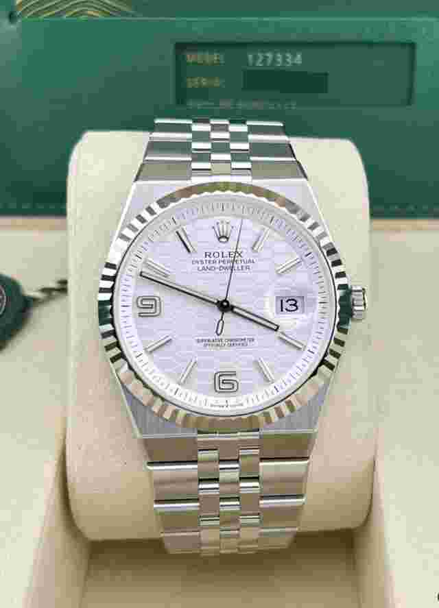 Rolex Land-Dweller In Stock 2025 Land-dweller 40mm Honeycomb-motif dial and Flat Jubilee bracelet.