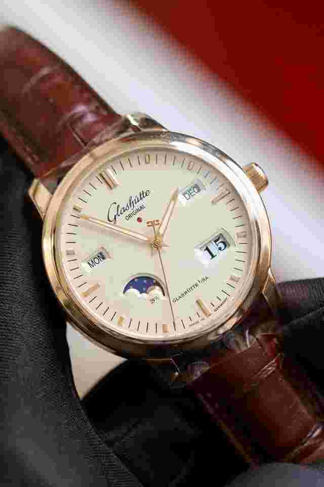 100-02-01-01-04 Automatic Rose gold Very good