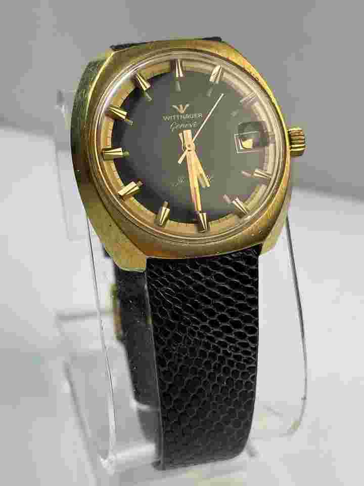 Wittnauer Geneve Longines Automatic Calendar Date Cushion Case Two Tome Dial Vintage Cal. 1955-2 Crystal with Magnifier Date Swiss Made