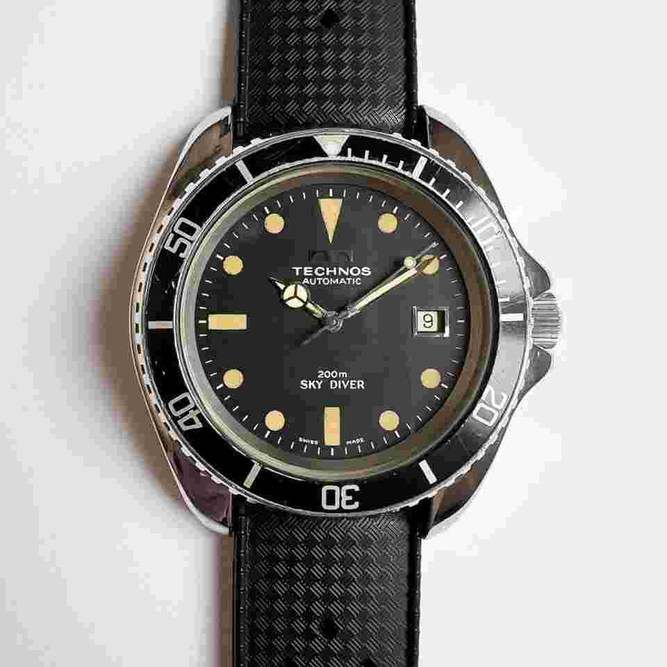 Technos Sky Diver Monnin Case