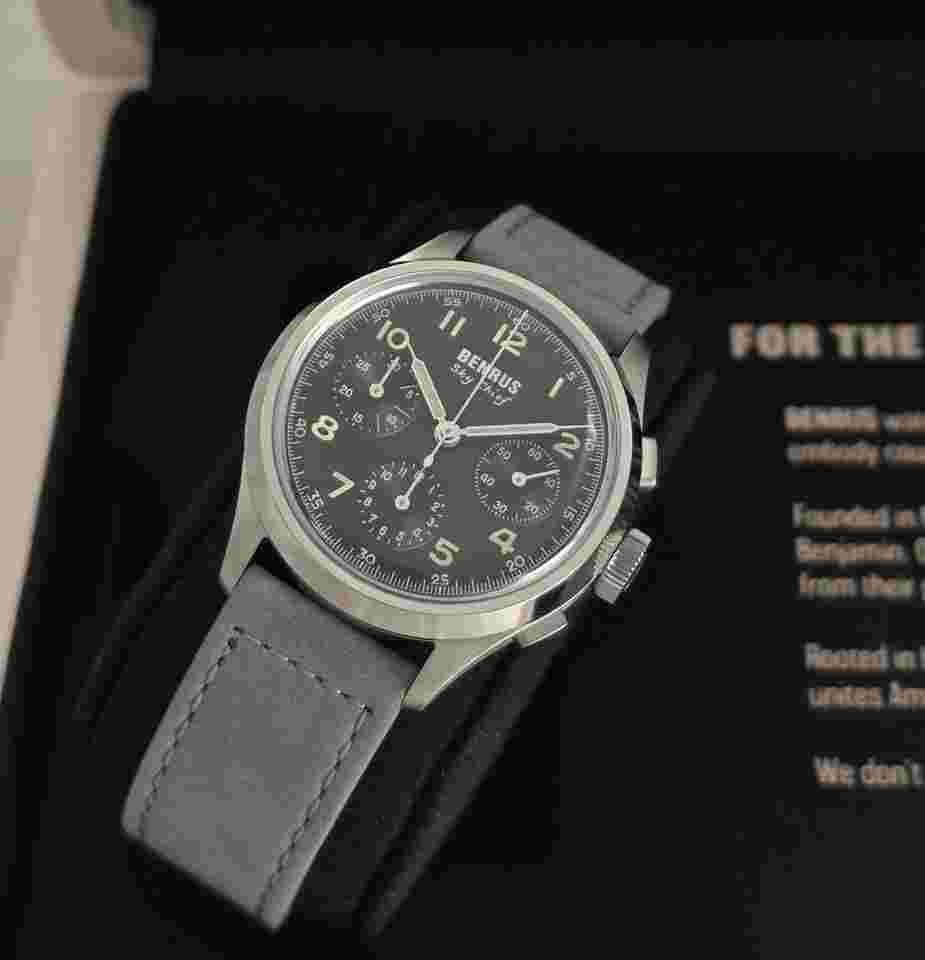 Benrus Sky Chief 36mm Watch Ref. SKY-SS-B-036-01 Full set ( unworn watch , box , warranty card )
