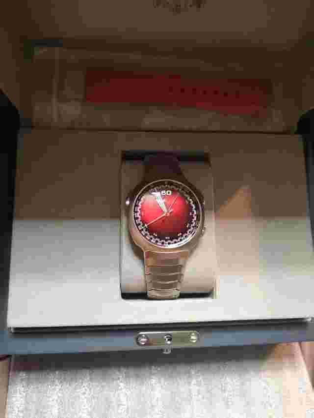 H.MOSER redfumedial 6907-1201 : Steel / DLC - red fume dial - limited to 20 pcs 2025 fullset Like New | original box | original papers 