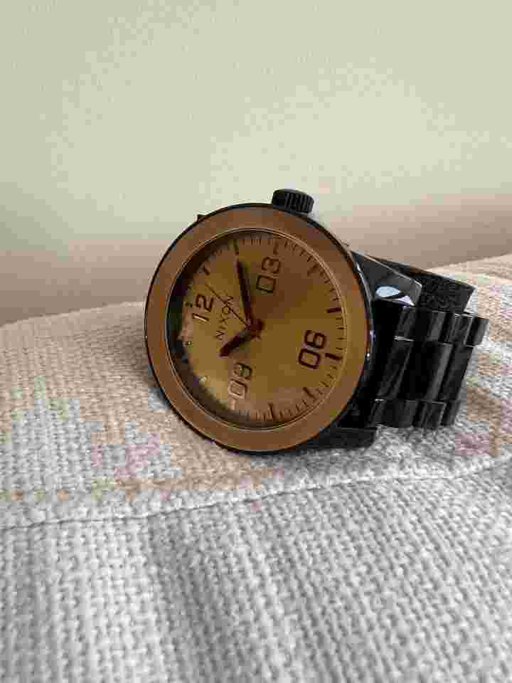 Nixon Corporal SS Black / Gold Brand New with Box Papers and Extra Links