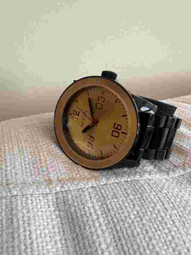 Nixon Corporal SS Black / Gold Brand New with Box Papers and Extra Links