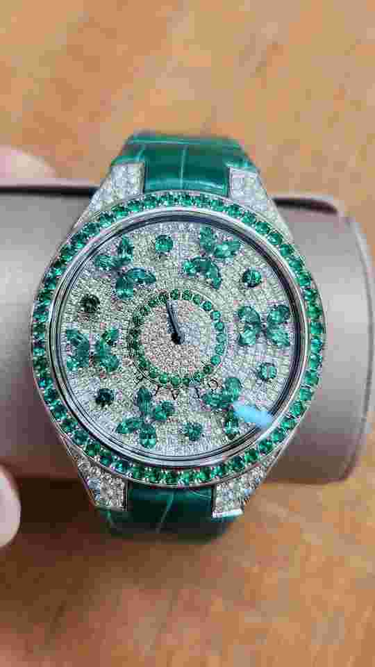 Graff White Gold Emeralds and Diamonds Disco Butterfly Like New Condition 