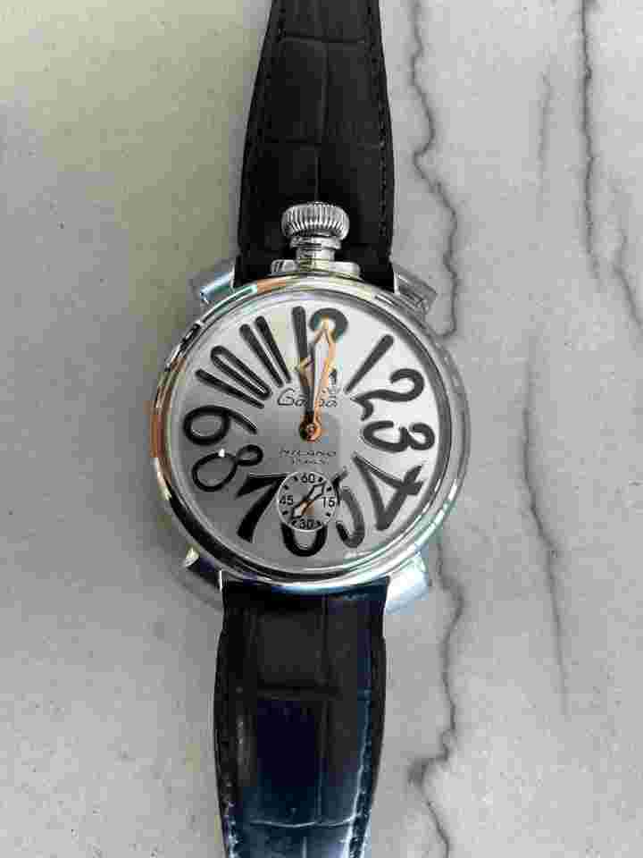Gaga Milano Silver face with black numbers black leather strap