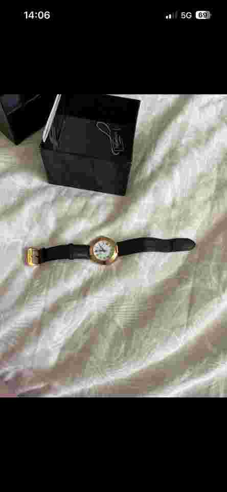 Yves Saint Laurent EVEREST GM plaqué or cadran blanc “Archive Yves Saint Laurent NOS 1998”