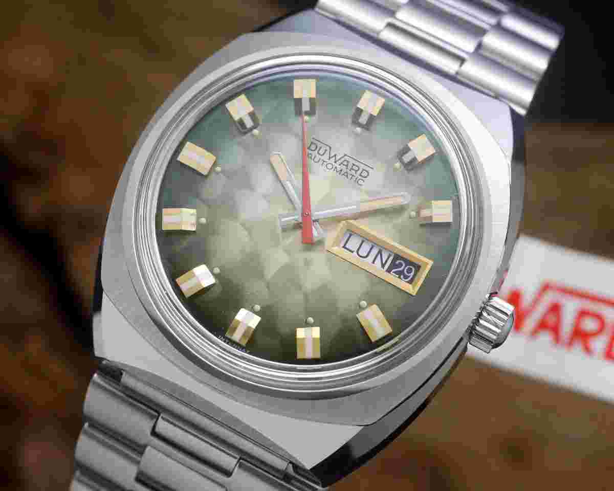 Duward New Old Stock NOS Automatic green mosaic dial vintage watch ETA 2789 SERVICED WARRANTY Green dial with an engine-turned circular pattern. A beauty!