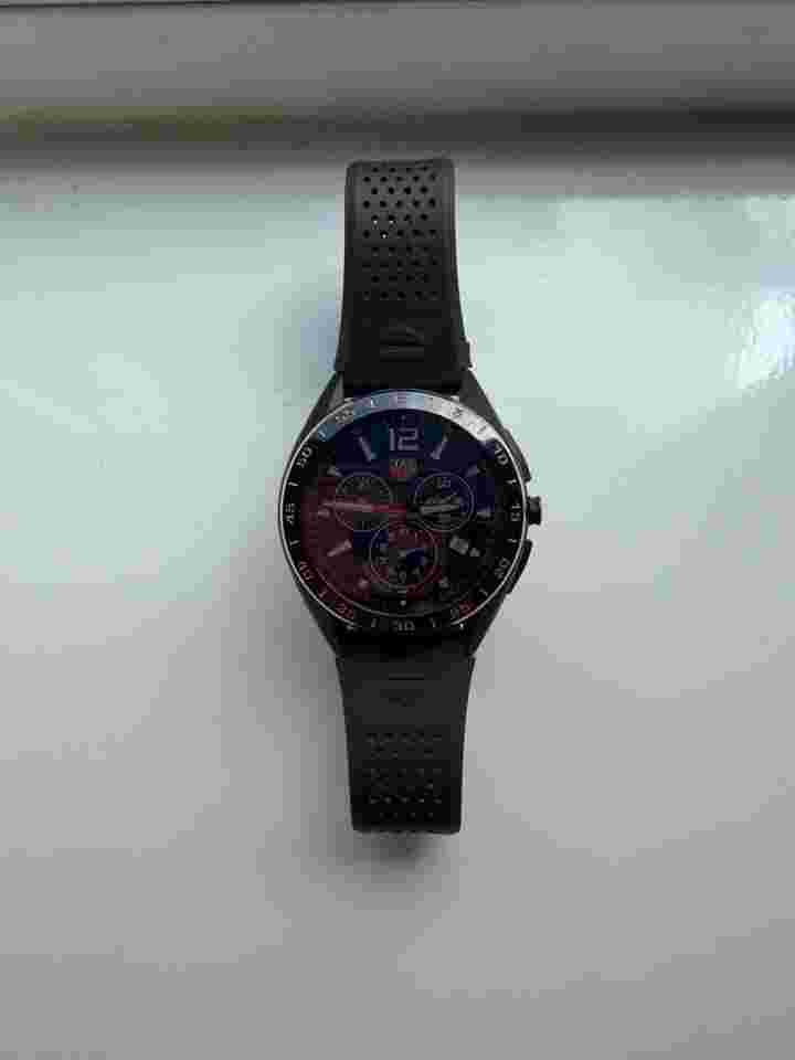 TAG Heuer Connected E4 Bright Black Edition Connected Calibre Full set with extra charger (2x)