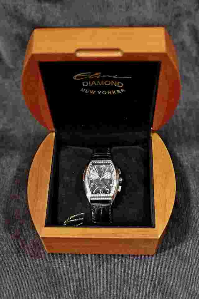 ELINI “New Yorker” Ladies Watch with 72 Diamond – 1.00 Ct. ELINI “New Yorker” Ladies Watch with 72 Diamond – 1.00 Ct.