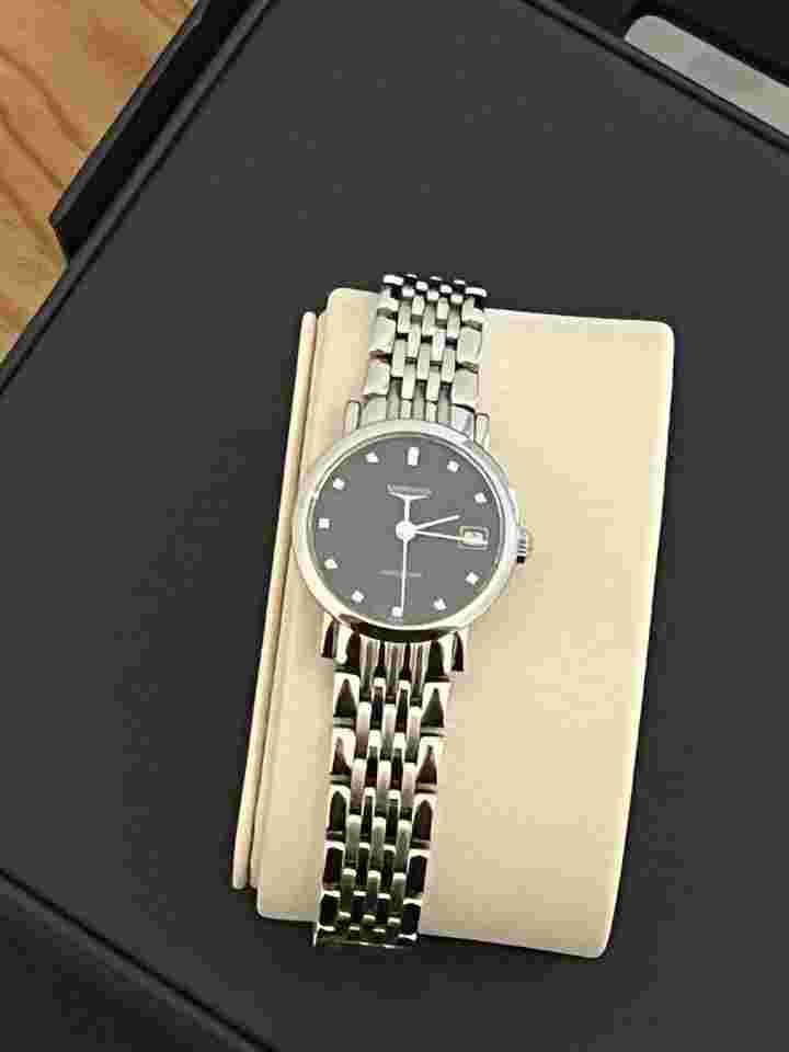 Longines Elegant Collection Damenuhr The Longines Elegant Collection Saphirglas Automatikwerk Zifferblatt schwarz 12 Diamanten