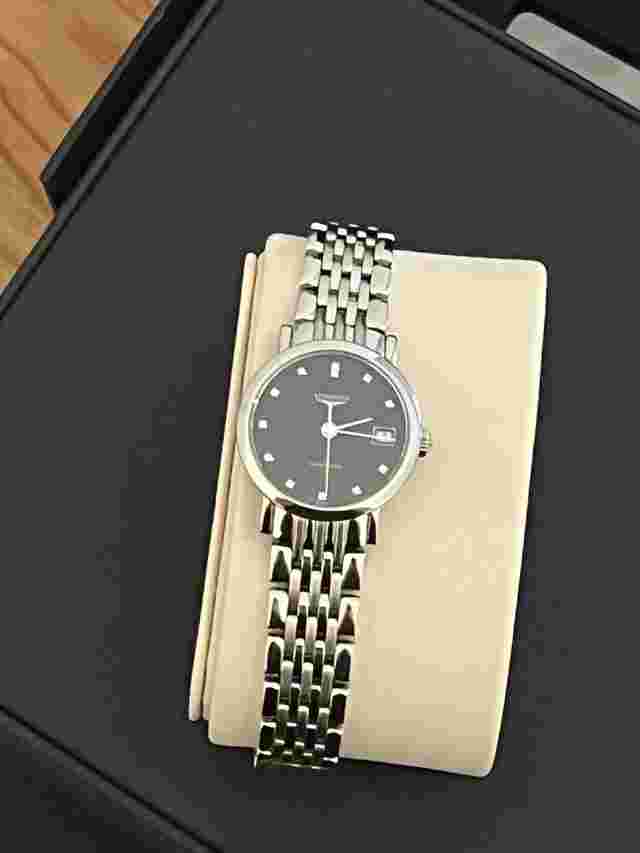 Longines Elegant Collection Damenuhr The Longines Elegant Collection Saphirglas Automatikwerk Zifferblatt schwarz 12 Diamanten 