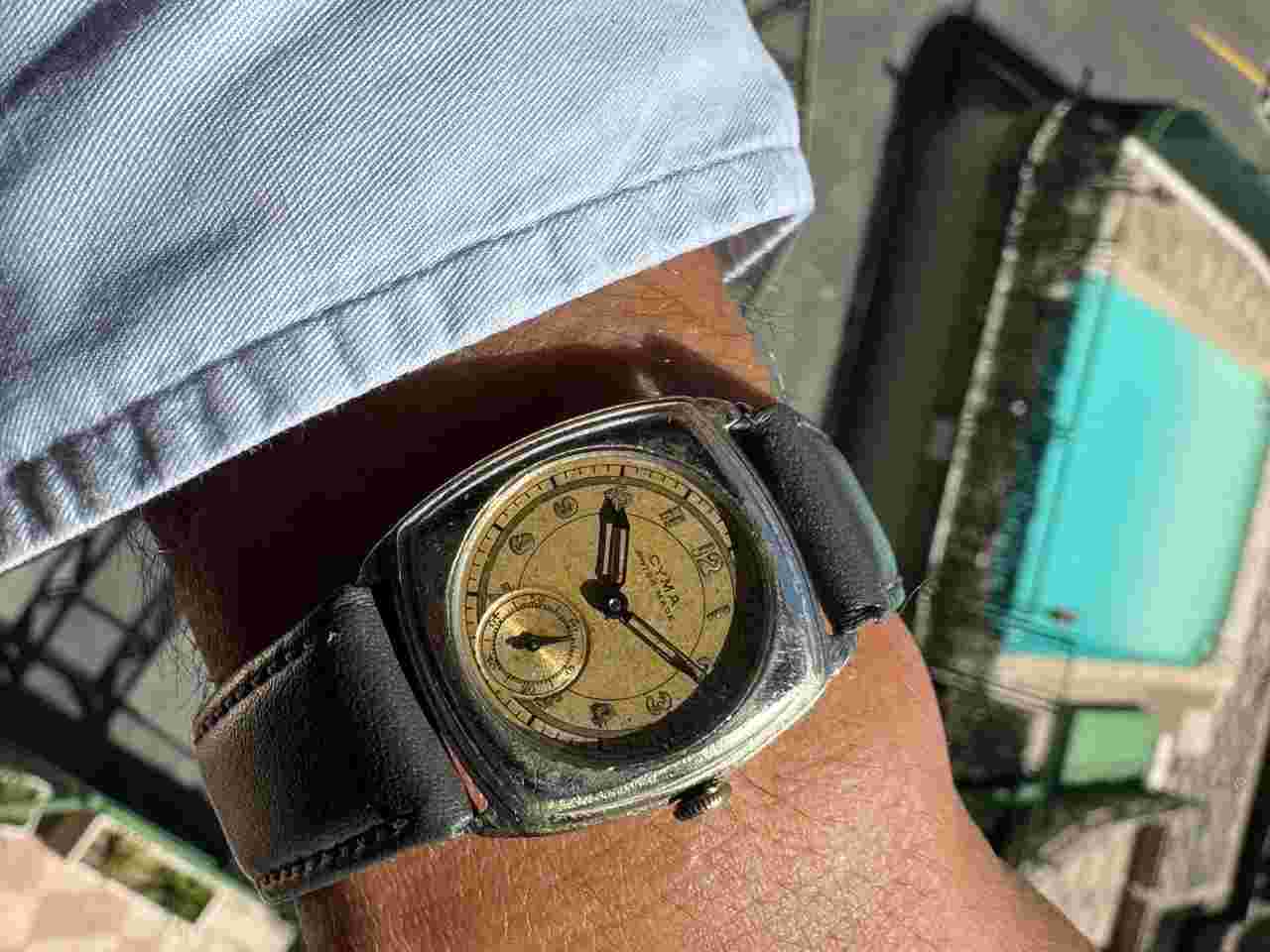 Cyma vintage cushion two tone dial - Handley Australian case. extra straps. FREE SHIPPING INCLUDED anywhere in the world.