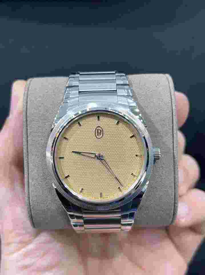 Parmigiani Fleurier Tonda
                           
                                 Pf Micro-rotor Golden Siena 40mm Stainless Steel and Platinum