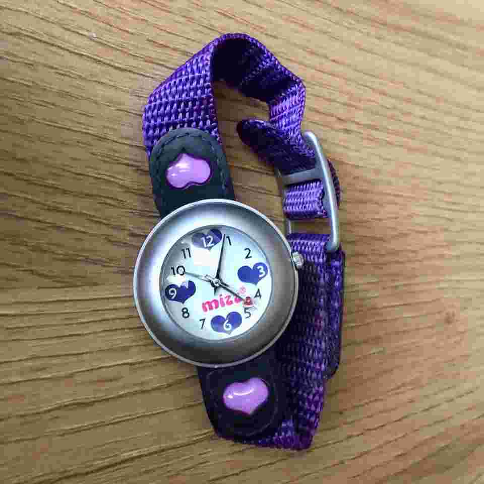 Mizz - ORIGINAL by Henderson Group / JAPAN quartz / GIRL watch BABY watch / Loving hearts / FLY HEART on the second hand / BUBBLE crystal 34mm case / EXTRA RARE vintage by 1999 / TOP condition NEW battery
