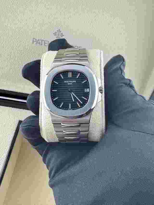 Patek Philippe Nautilus
                           
                                 5711 Date Stainless Steel Blue Dial Discontinued