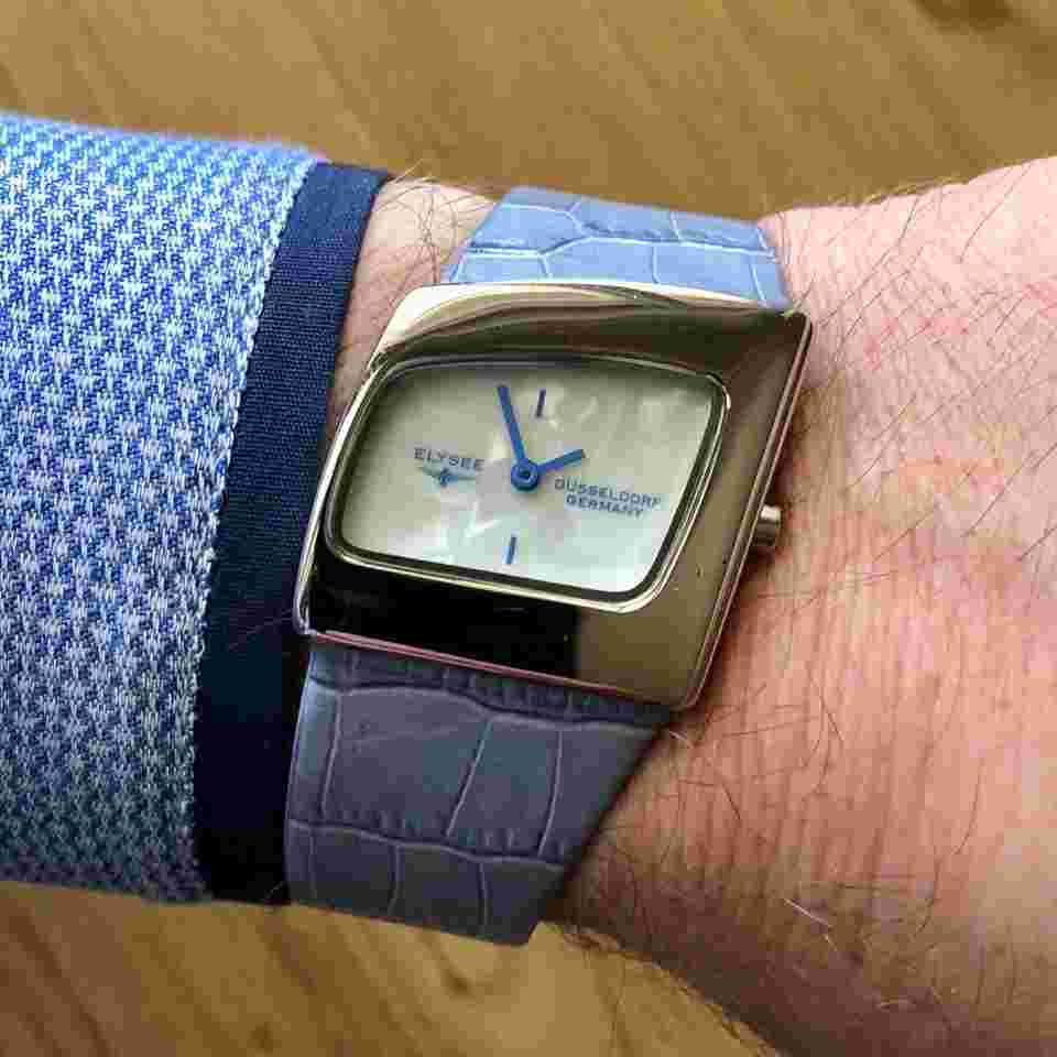 Elysse - DÜSSELDORF Germany / JAPAN quartz / MOTHER of PEARL dial / ASYMMETRICAL design ALL asymmetrical - case strap and buckle / EXTRA RARE vintage 1980s / TOP condition / Keeps GOOD TIME / NEW battery SPECIAL EDITION