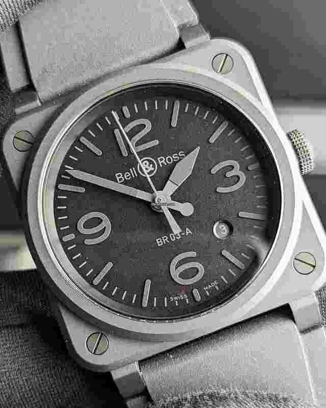 Bell & Ross BR 03
                           
                                 Phantom