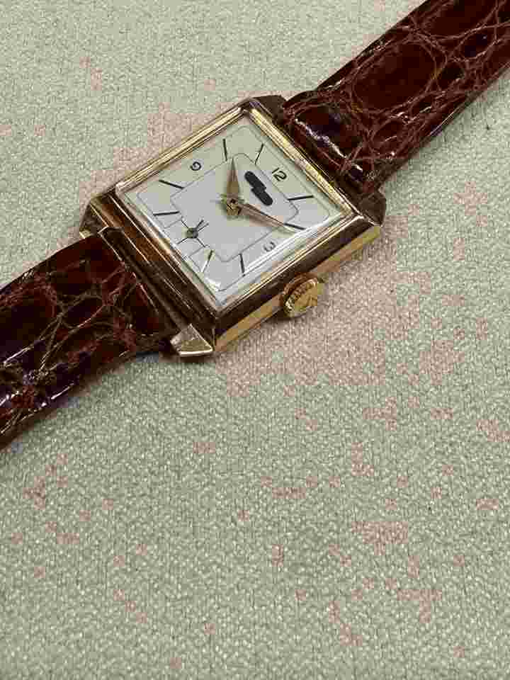 Nicolet Watch Quadrato in oro giallo 18 carati 