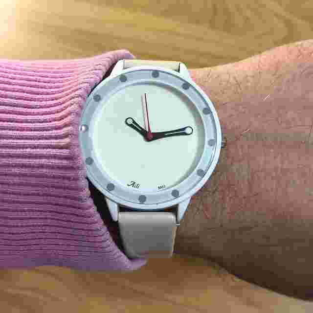 Aili - ALL WHITE / 40mm case size / Vintage 1990s DESIGN UNISEX watch / GOOD WORKING condition / Keeps GOOD TIME / NEW battery 