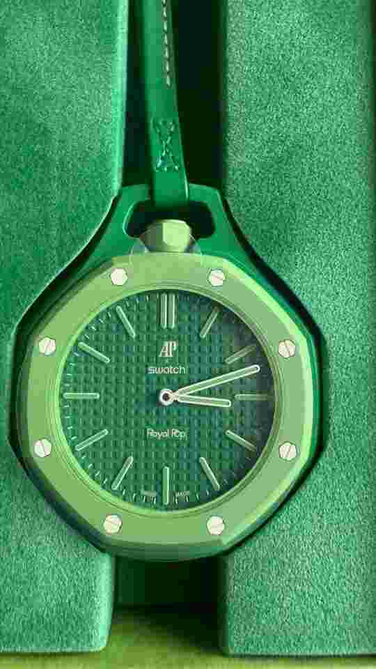 Swatch Royal Pop Audemars Piguet x swatch “Blauwe Act" Orologio nuovo mai indossato completo di full set: scatola originale royal pop verde Audemars Piguet x swatch rotal pop verde orologio nuovo ma
