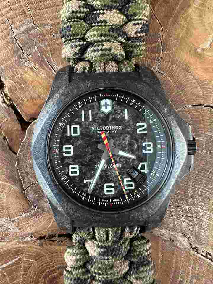Victorinox Swiss Army I.N.O.X. Carbon Limited Edition Full set (241858.1) first owner. Incl. new yellow paracord.